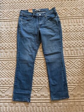 Levi's Women's Classic Straight Jeans